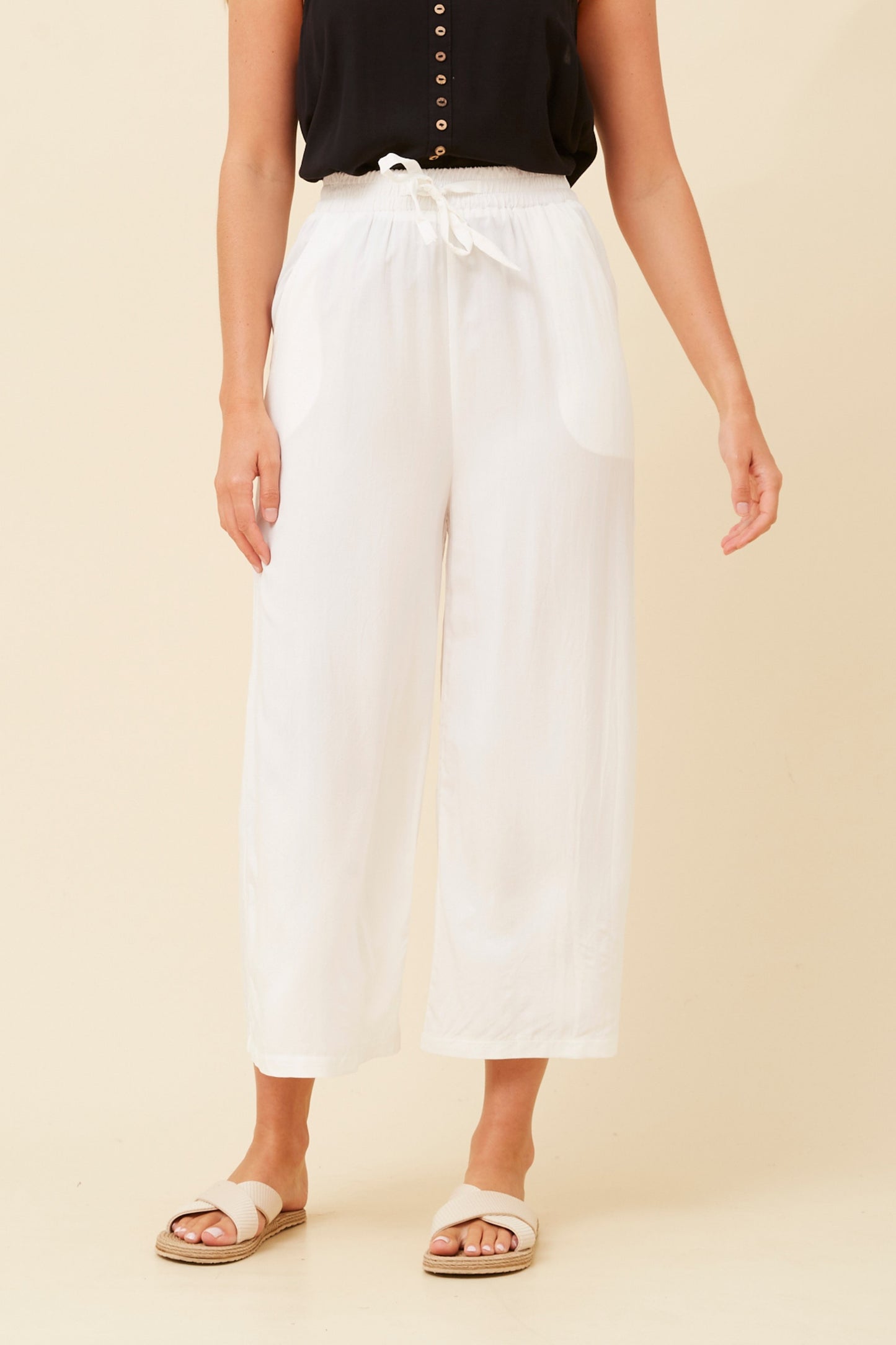 Susie 3/4 Pants - White